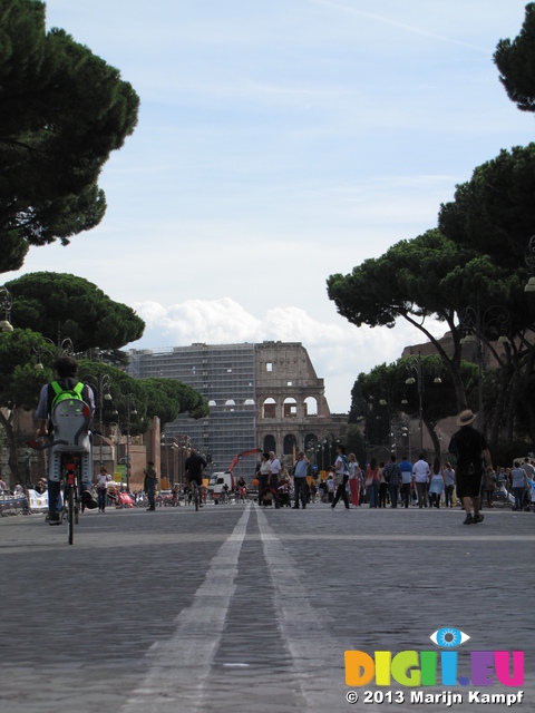 SX31326 Pedestrians and cyclist by Colosseum